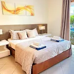 Luxurious T2 With Pool & Breathtaking Ocean Views By Becherish *