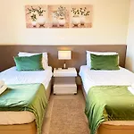 Luxurious T2 With Pool & Breathtaking Ocean Views By Becherish * Αλμπουφέιρα