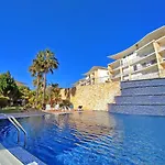 Luxurious T2 With Pool & Breathtaking Ocean Views By Becherish דירה *