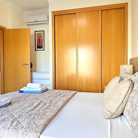 Luxurious T2 With Pool & Breathtaking Ocean Views By Becherish דירה