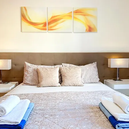 Luxurious T2 With Pool & Breathtaking Ocean Views By Becherish דירה אלבופיירה