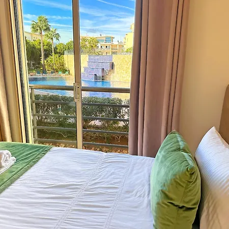 Luxurious T2 With Pool & Breathtaking Ocean Views By Becherish * Αλμπουφέιρα