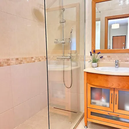 Luxurious T2 With Pool & Breathtaking Ocean Views By Becherish *