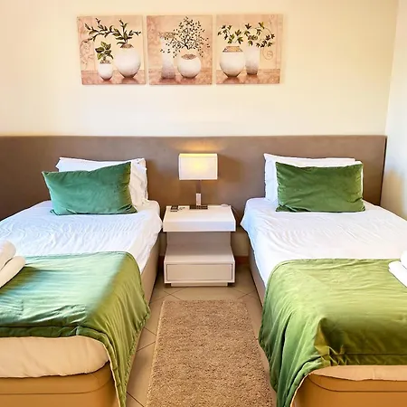 Luxurious T2 With Pool & Breathtaking Ocean Views By Becherish * אלבופיירה