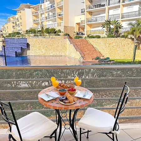 Luxurious T2 With Pool & Breathtaking Ocean Views By Becherish شقة البوفيرا